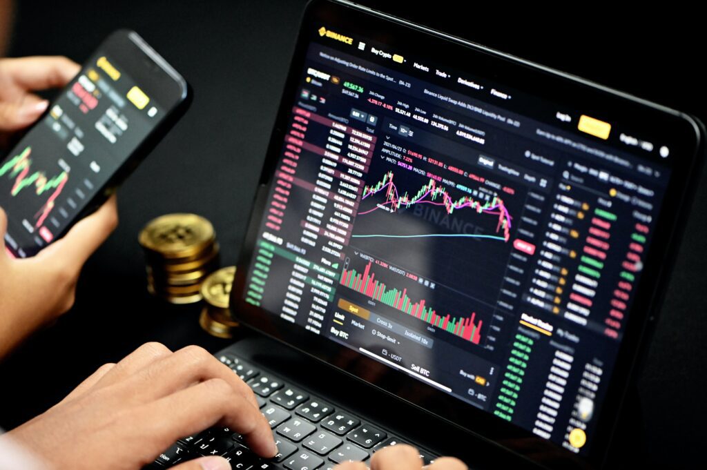crypto whales - crypto - whale - bitcoin - صناع السوق - حيتان